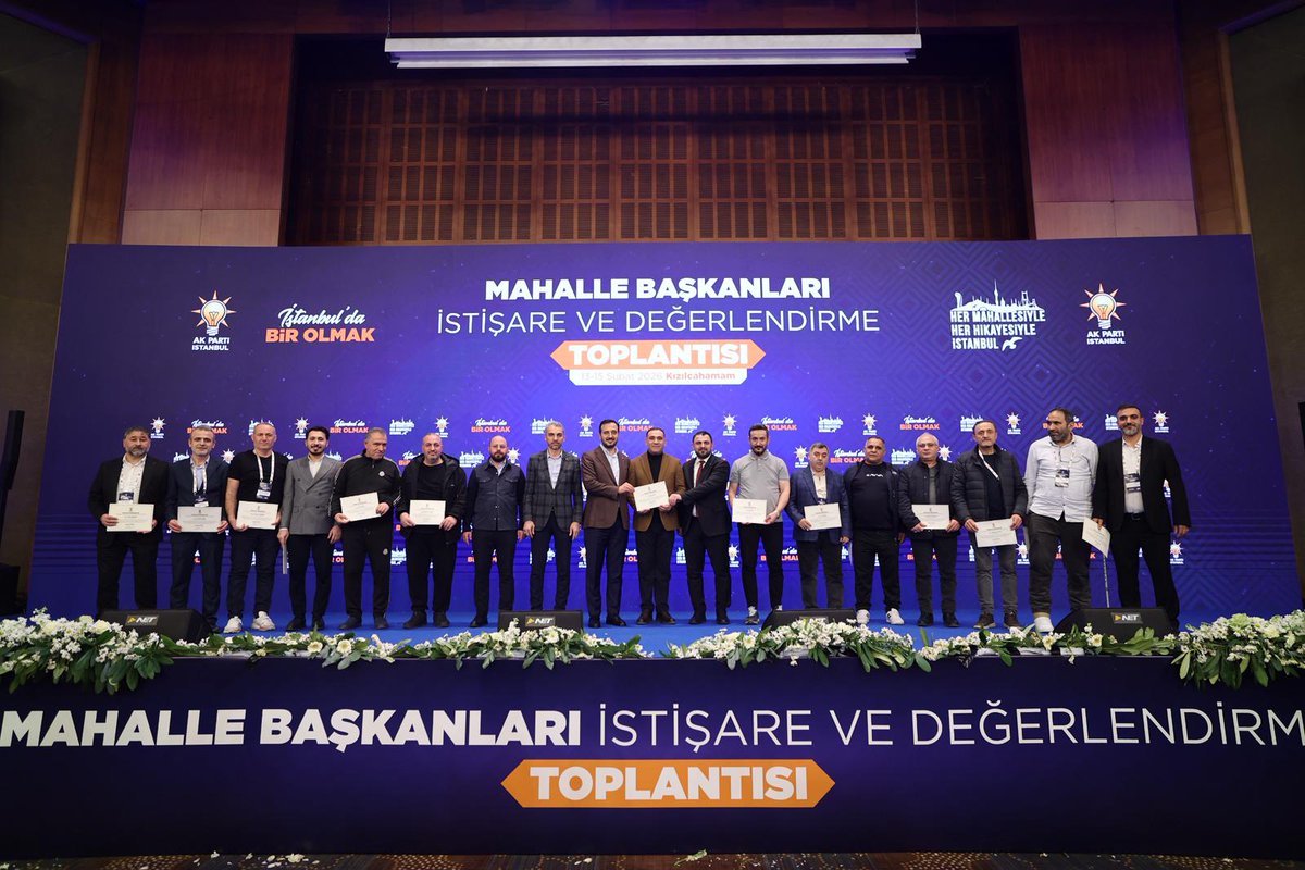 AK Parti Kızılcahamam Mahalle Başkanları Eğitim Kampı’nda sertifikalarımızı, İstanbul İl Başkanımız Sayın Abdullah Özdemir’den almanın gururunu yaşadık.

Teşkilat ruhumuzla, ortak akıl ve güçlü istişare anlayışıyla mahallelerimizde gönüllere dokunmaya; davamızı sahada daha da