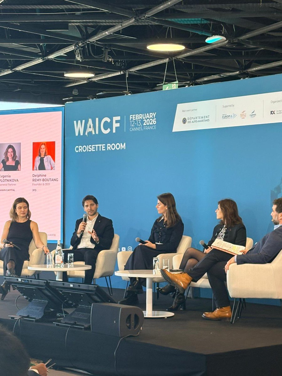 vincenzo's tweet image. Grato al #WAICF World AI Cannes Festival per l'invito a parlare delle strategie che #CDPVentureCapital sta adottando nell'#IntelligenzaArtificiale e i punti di forza su cui Italia 🇮🇹 e Unione Europea 🇪🇺 devono far leva per essere piu' competitive.
E' stato un bel panel, di quelli