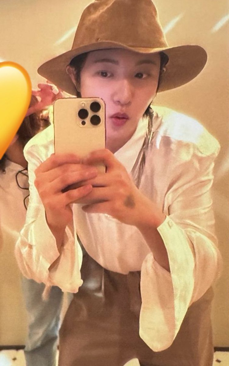 julyyfirst's tweet image. ในขณะที่คนบางคนไม่ชอบฮี อคติกับฮี เป็นบ้าเป็นบอไปคนเดียว ฮีก็เริ่ด ใช้ชีวิตแบบเริ่ด เสื้อผ้าหน้าผม เริ่ด ถือกระเป๋า เริ่ด เป็นที่รักของคนรอบตัว คือชีวิตเริ่ดเกินไปมาก จนม๋าต้องเห่าจริงๆๆ ช่วยไม่ได้นะ🥰🥰🥰