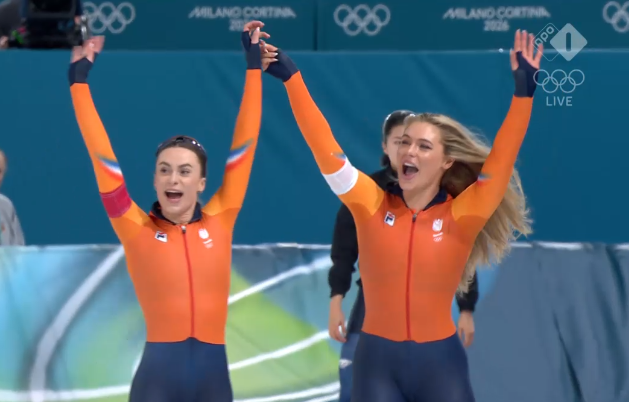 FeeW123's tweet photo. Femke Kok Goud! 
Jutta Leerdam Zilver! 500 m #schaatsen  🧡 🥇🥈
#Olympics26 #olympischespelen https://t.co/7FMp3HeWRX