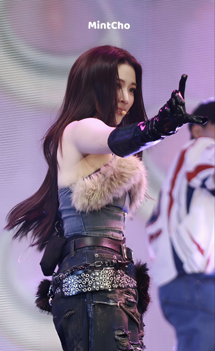 Keep running forward handsomely into the future, always.

#ginnynatnicha
#GinnyJaynaFirstFanconTH #ginjay