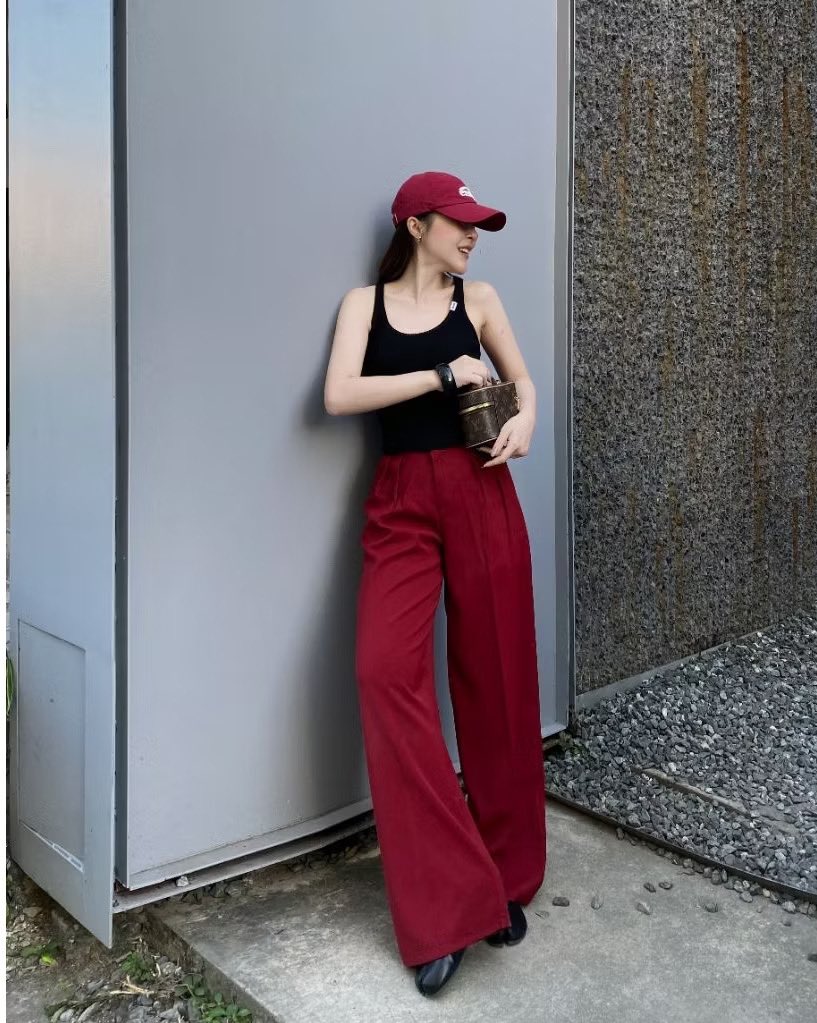 chikako199's tweet photo. กางเกงโกงหุ่นในตำนาน 🖤 ทรงสวยใส่สบาย เดินคล่องตัวทั้งวันแต่ยังดูเป็นมืออาชีพ ผ้าหนากำลังดีไม่บางเ��ย ใส่ไปประชุมหรือไปคาเฟ่ต่อก็เอาอยู่ ☕👔 
พิกัด 👇

https://t.co/WXVUuhQ03f

#รีวิวShopee #กางเกงขากระบอก #แต่งตัวไปทำงาน #OOTD #ใช้ดีบอกต่อ #กางเกงทำงาน #ShopeeTH #พิกัดเสื้อผ้า https://t.co/Q5ZUk3bSn6