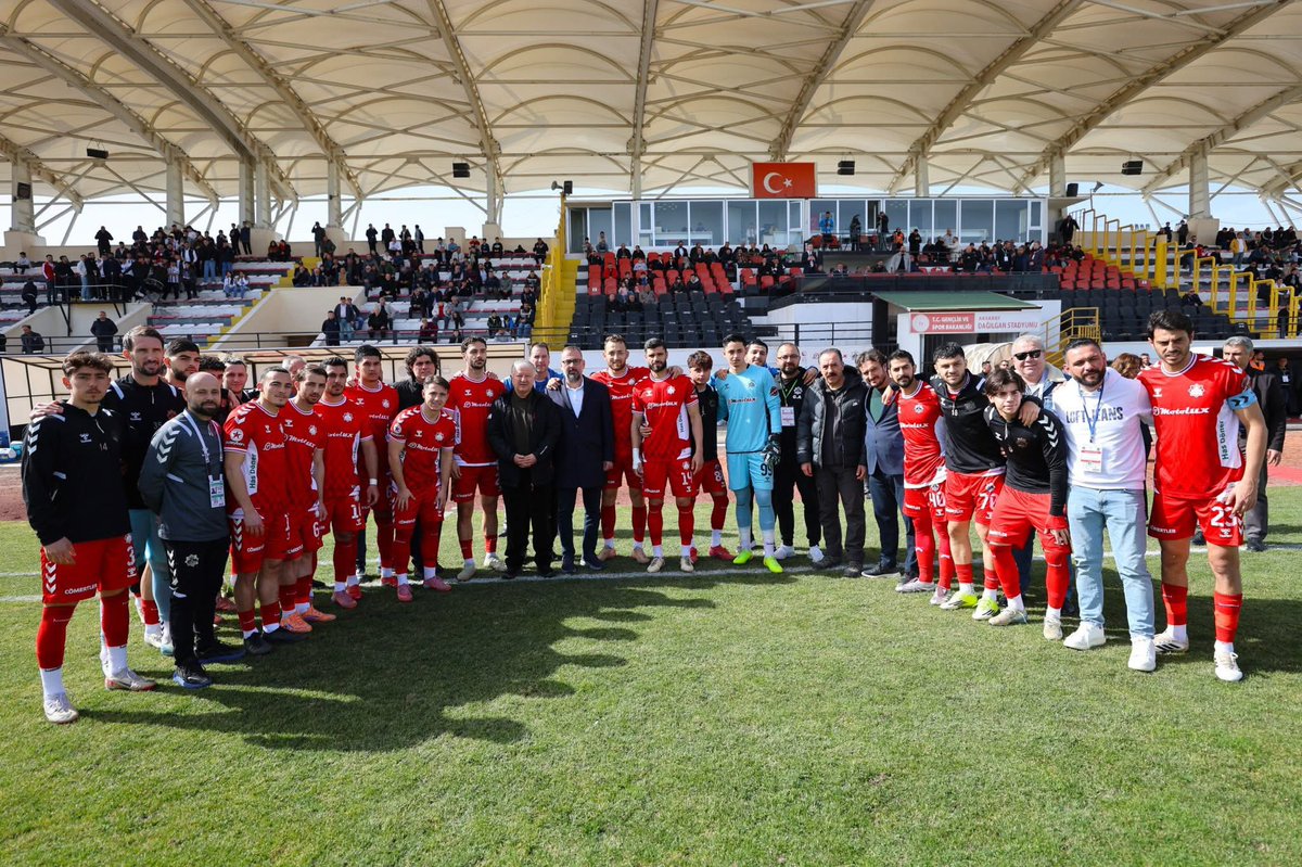 🆚Temsilcimiz Kuzeyboru 68 Aksarayspor evimizde konuk ettiğimiz; Menemen Fk'yı 2-1 yenerek 3 puanın sahibi oldu.👏

Tebrikler 👏

#Aksarayspor 🖤🤍