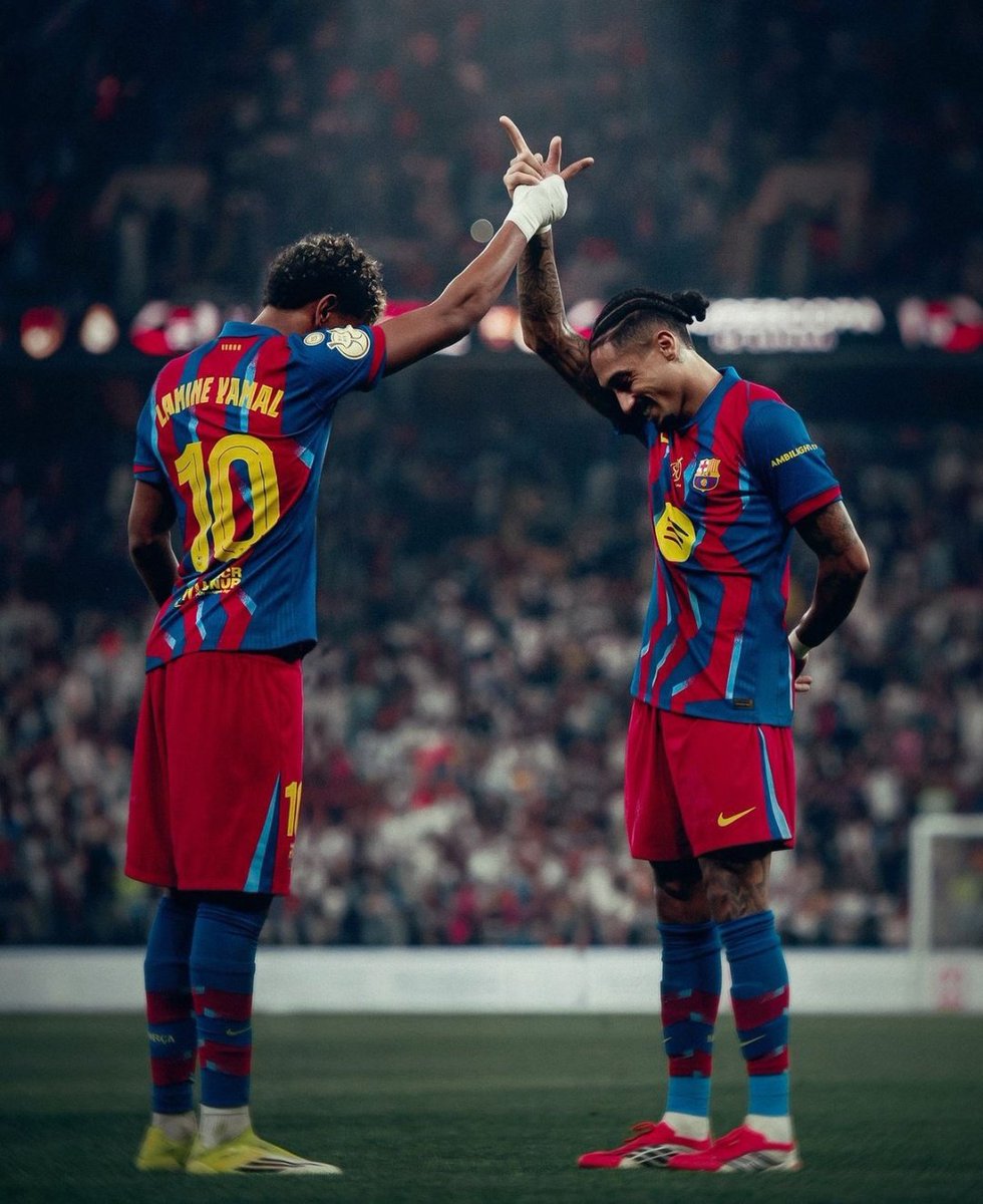 - El mejor jugador de su generación y el pilar indiscutible del Barcelona

- El jugador más determinante del mundo y el alma indiscutible del Barcelona

Lo que no tiene uno lo tiene el otro. Aquí no hay bandos. Los 2 son nuestros