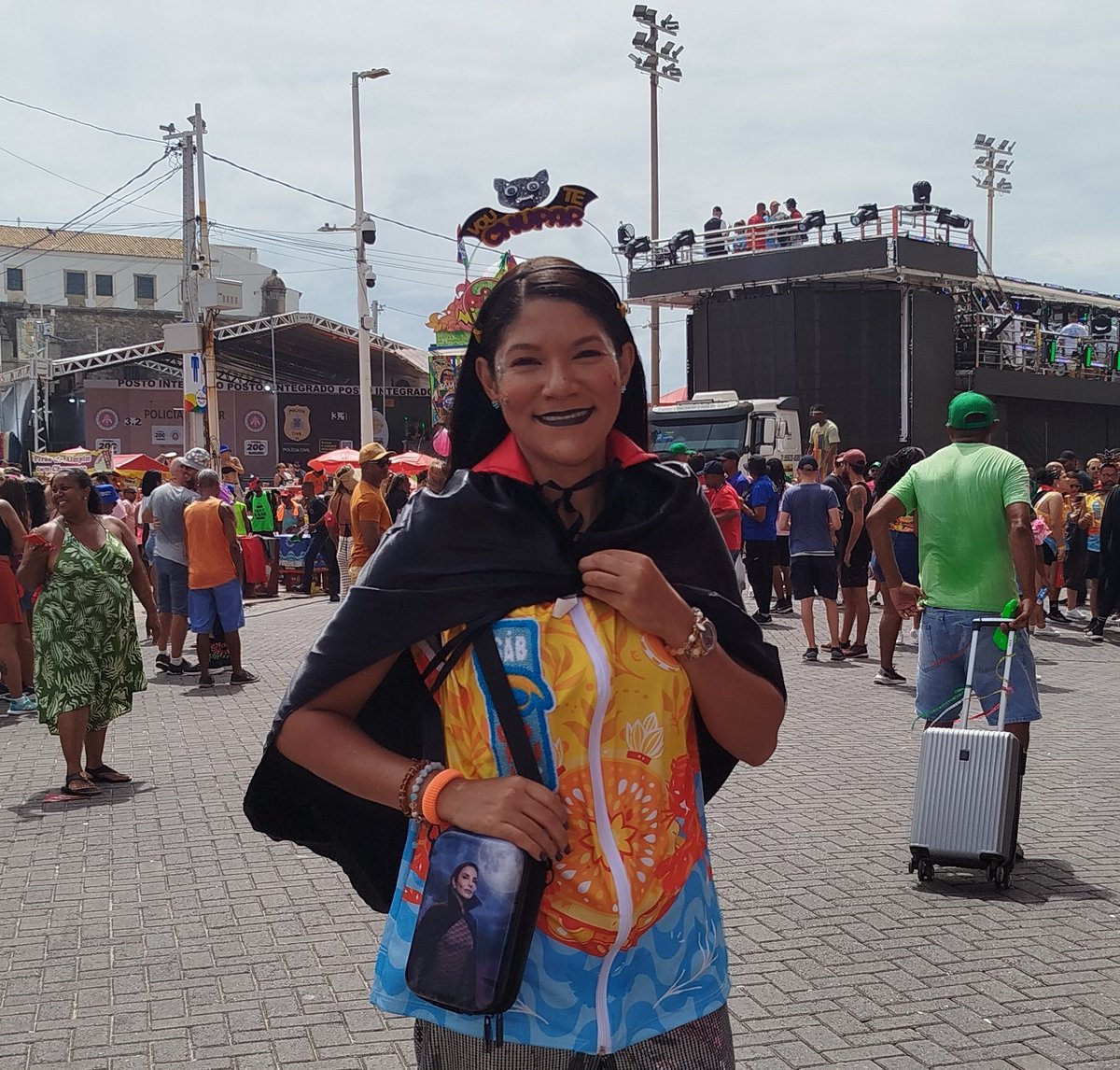 foryouveveta's tweet photo. Postando aqui só pq tô me achando muito linda 🥰 como diria a própria Ivete, tô apaixonada por mim 😂😍🧛‍♀️ #CarnavalDaVeveta #BlocoCoruja https://t.co/kmswdbdra0