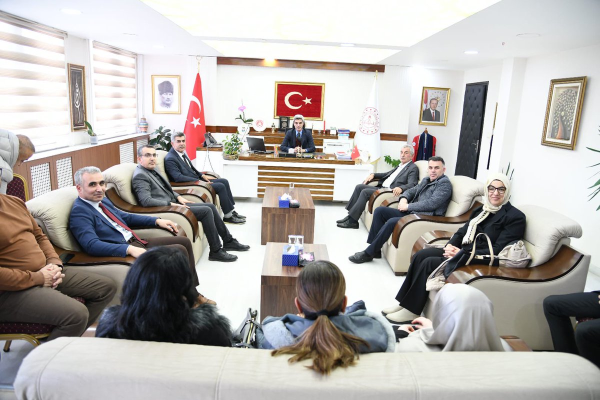 Kardeş Okul Projesi kapsamında Elazığ Palu Anadolu Lisesi okulumuza konuk oldu. Etkileşimleri takiben eğitim ortamlarımız ziyaret edildi. Akabinde İl Milli Eğitim Müdürümüz Behçet Bakır ziyaret edildi. Yakında Palu Anadolu Lisesinde buluşma sözü ile misafirlerimiz yolcu edildi.