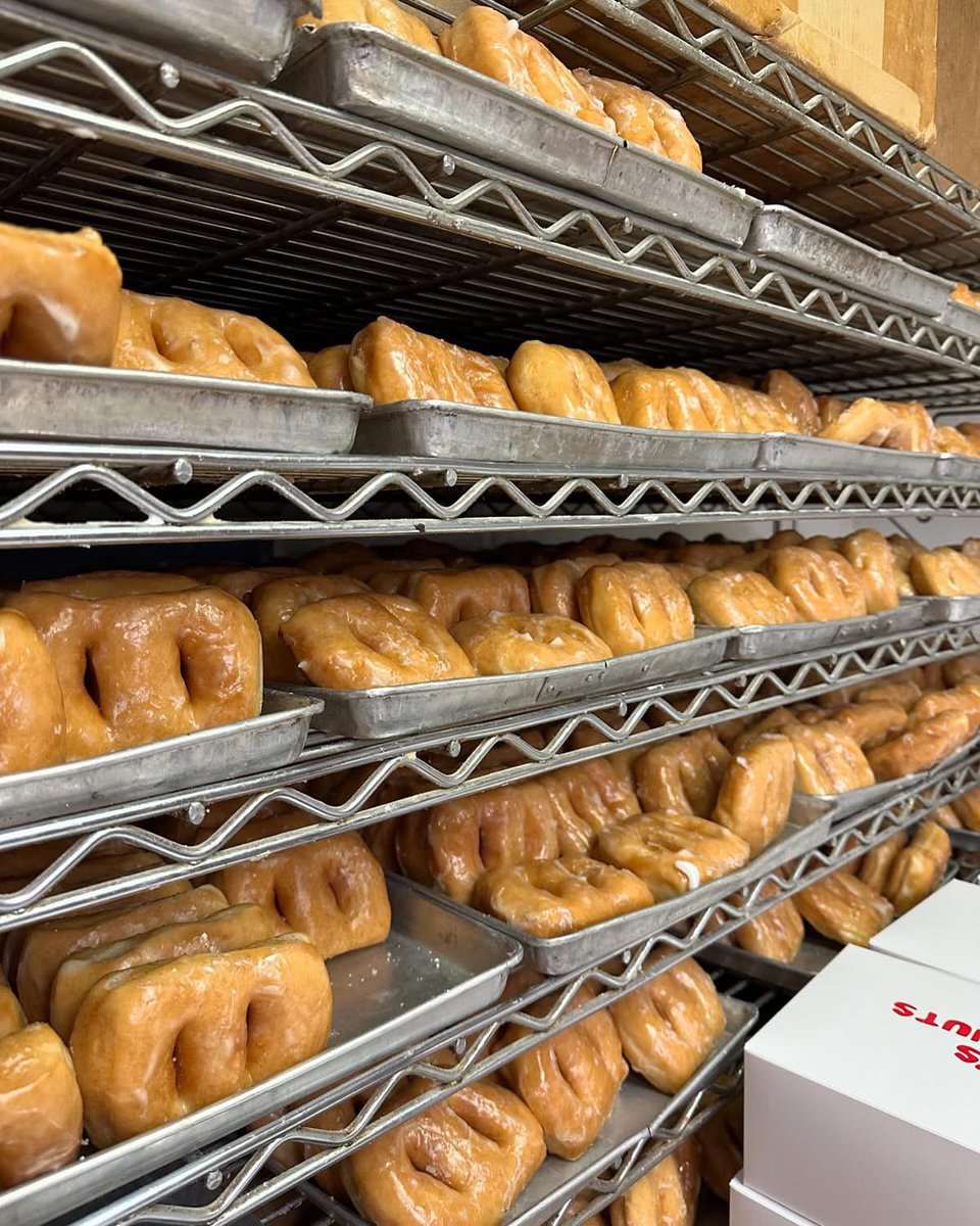 Krumpes DoNuts Shop tweet media