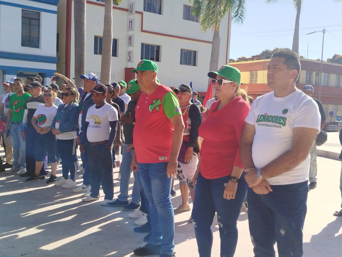 En la Plaza Martiana de la provincia Las Tunas se recibe al equipo de los Leñadores, con el Segundo Lugar Nacional.
#PorLasTunasLaVictoria
#TareaDeGrandes
#UCMLT