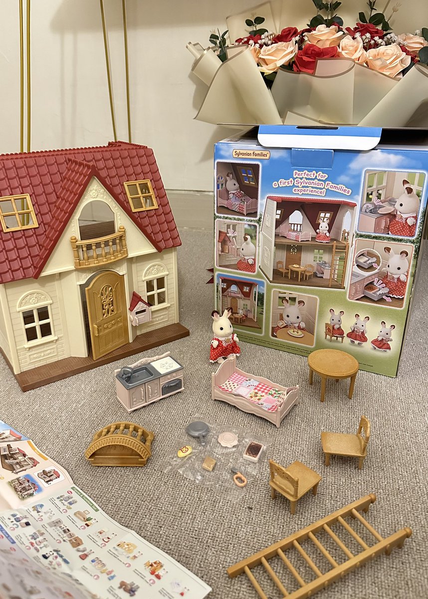 cakeqila's tweet photo. he knows how much i love sylvanian, sushi, jellycat &amp; roll life https://t.co/qRAxUGWU1S