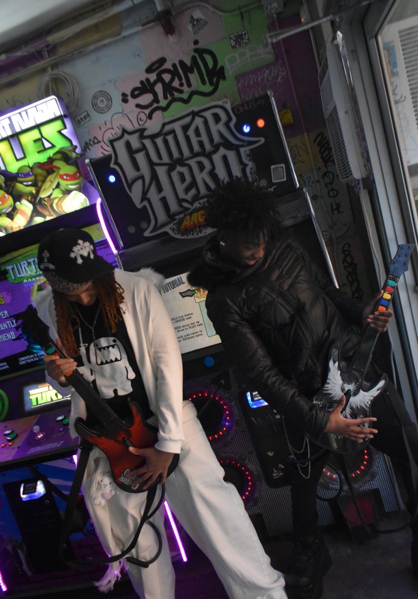 we finally made it out the dihhcord server