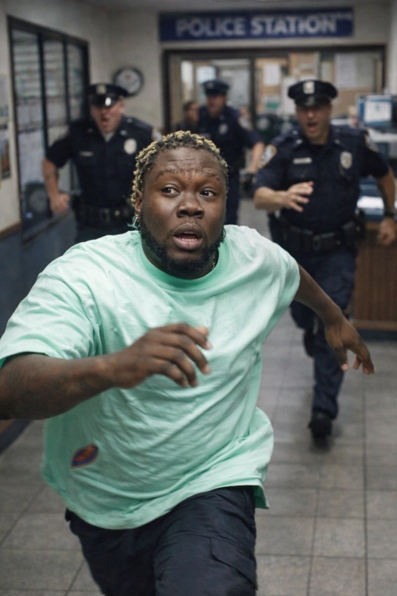 Showbezzy tweet media