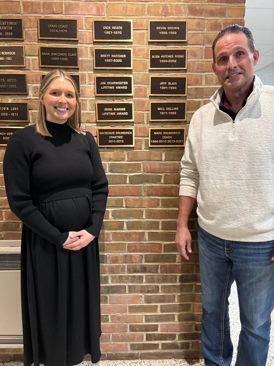 markbrunswick1's tweet photo. Thanks Bellefontaine and the HOF induction. What a great honor to go in with your daughter. Congratulations to all inductees. Team Award. So many people to thank. Will always cherish the memories #chieftainpride https://t.co/fHrhHRjj3x
