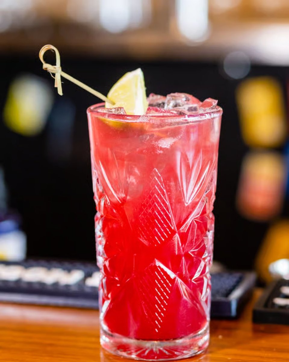 Catch up with friends tonight over handcrafted cocktails! 🍹 Whether you're craving something classic or unique, we've got the perfect drink waiting for you. 

#TheFreakinIncan #CraftCocktails #RoswellEats thefreakinincan.com/reservations