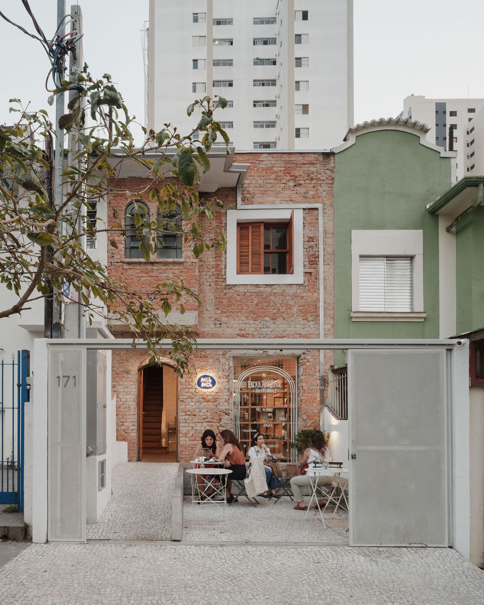 Archello's tweet image. Mich Mich Bakery reimagines a semi-detached house as a transparent bread factory, revealing structural brickwork and preserving original arches and timber details.
archello.com/project/mich-m… 

#AdaptiveReuse #ExposedBrick #PortugueseMosaic