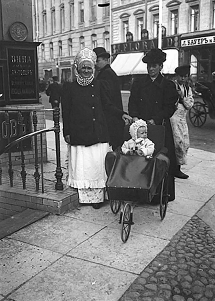 Старое фото. Петербург. Морская улица
1899 год.
Какое мощение,а?!