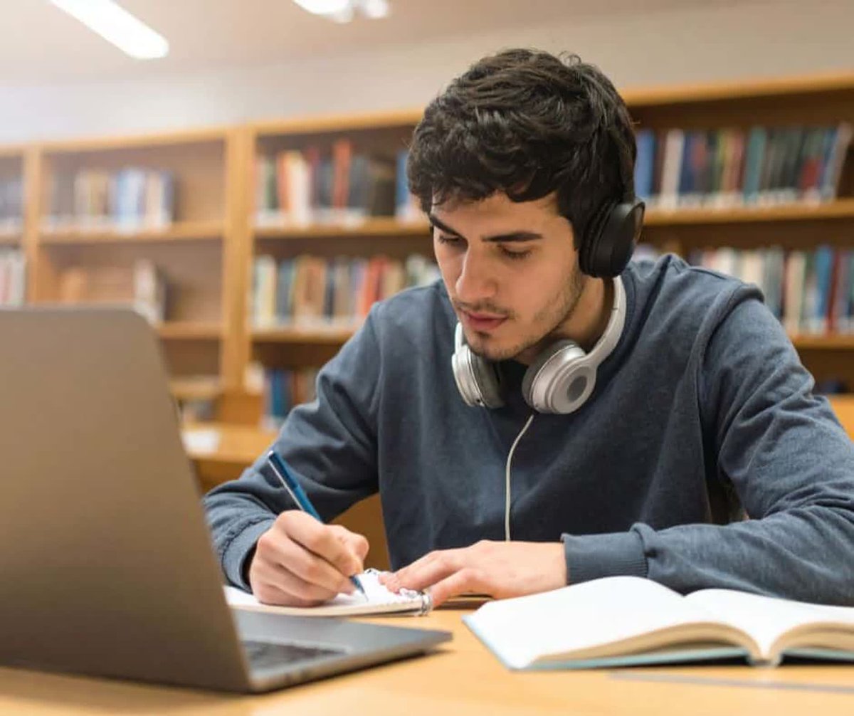 Struggling with self-doubt? Discover practical tips to overcome imposter syndrome and build your confidence. Read the article for actionable insights! How to Overcome Imposter Syndrome in College: A Complete Guide for Students bit.ly/4rSZ7tx