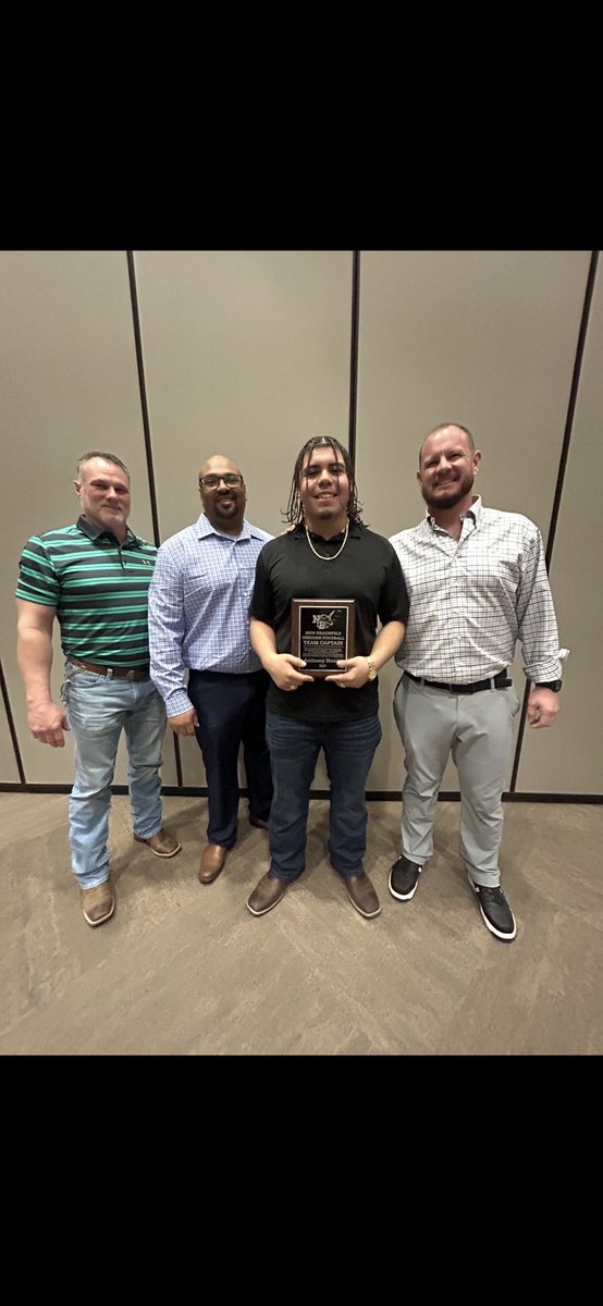 anthonynunez95's tweet image. I’m so grateful to be nominated has a team captain, at the banquet , it was amazing, Love the coaches ,teammates #2Family #AGTG #blessed D-linemen 26’.

GO Unicorns🦄💙