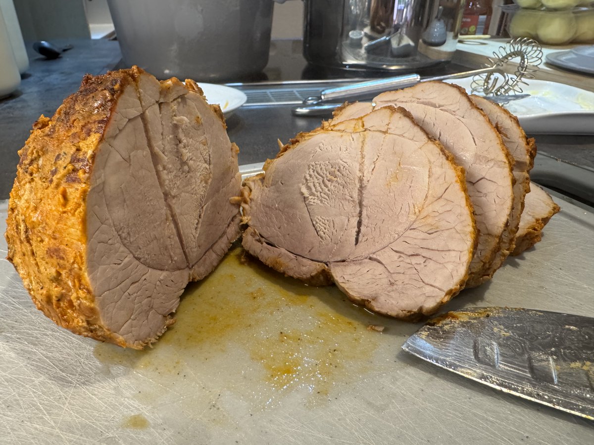 Andreas_SQL's tweet image. Mach mal einen Schweinebraten haben sie gesagt.
Abgeliefert. Sauce wie Kommodenlack. So muss das.
#kochen #foodblogger #instafood #lecker #rezept #foodphotography #selbstgemacht #kochenmitliebe #foodie #abendessen #schnellerezepte #gesundkochen #erkochtschonwieder