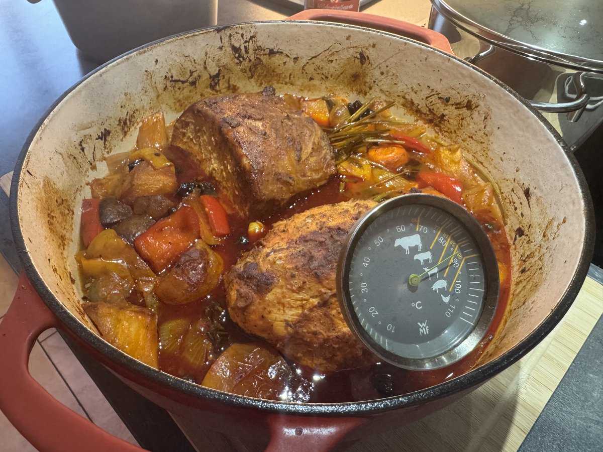 Andreas_SQL's tweet image. Mach mal einen Schweinebraten haben sie gesagt.
Abgeliefert. Sauce wie Kommodenlack. So muss das.
#kochen #foodblogger #instafood #lecker #rezept #foodphotography #selbstgemacht #kochenmitliebe #foodie #abendessen #schnellerezepte #gesundkochen #erkochtschonwieder