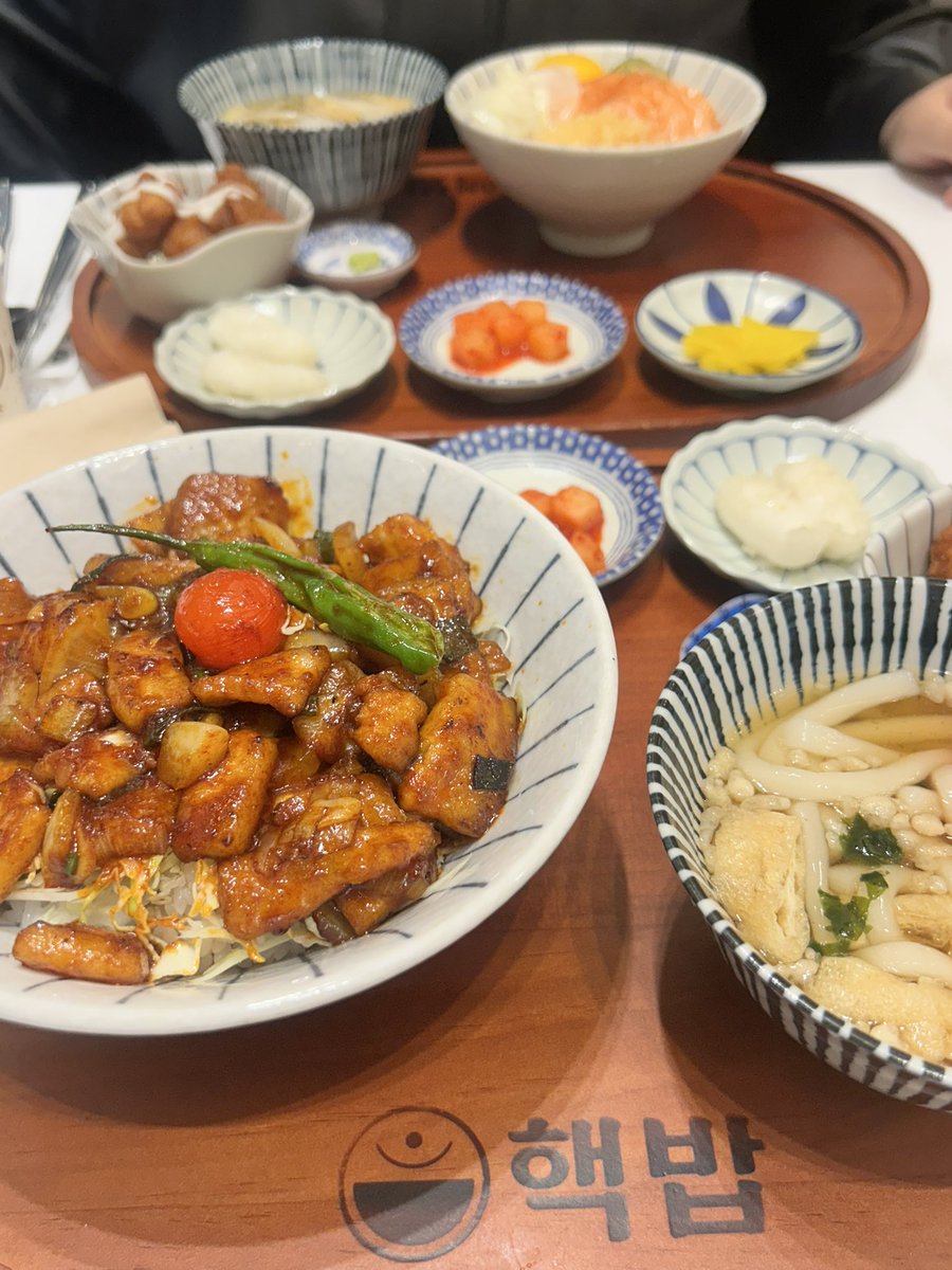 오늘은
연출안 짜다가
밥 먹었다가
또 연출안 짰어요
진도가 안 나 가