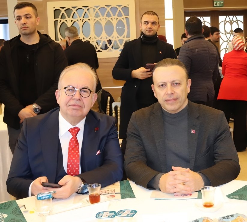 Mavi Vatan'ın mimarı Cihat Yaycı Paşamızla, "Bayrak Aşkıyla Buluşuyoruz" adlı toplantımızda bir araya geldik. #Cihatyaycı #Bayrak 🇹🇷