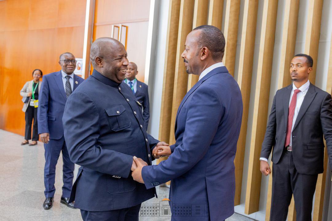 Le Premier Ministre Éthiopien , SE <a href="/AbiyAhmedAli/">Abiy Ahmed Ali 🇪🇹</a> , a félicité vivement le Chef de l’Etat #Burundi -ais, SE <a href="/GeneralNeva/">SE Evariste Ndayishimiye</a>, pour son accession à la Présidence de l’ <a href="/_AfricanUnion/">African Union</a>.
Il a rassuré du soutien infaillible et multiforme de l’Ethiopie durant le mandat de SE <a href="/GeneralNeva/">SE Evariste Ndayishimiye</a>