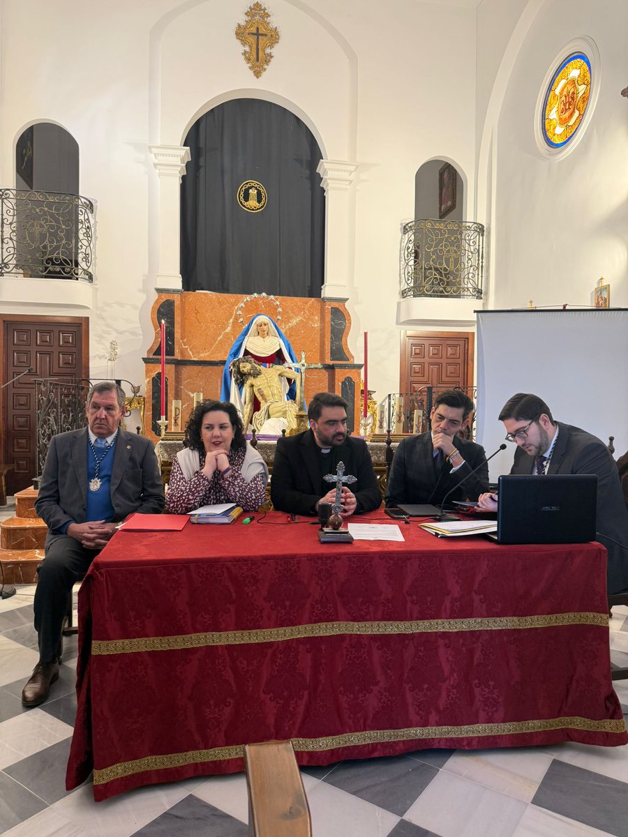 HdadAmarguraDH's tweet photo. En la mañana de hoy, y tras la presentación del cartel anunciador de la tarde del Viernes Santo nazareno, se ha celebrado en nuestra Capilla: Cabildo Anual Ordinario y Cabildo General de Cuentas. https://t.co/MuRtSRigoZ