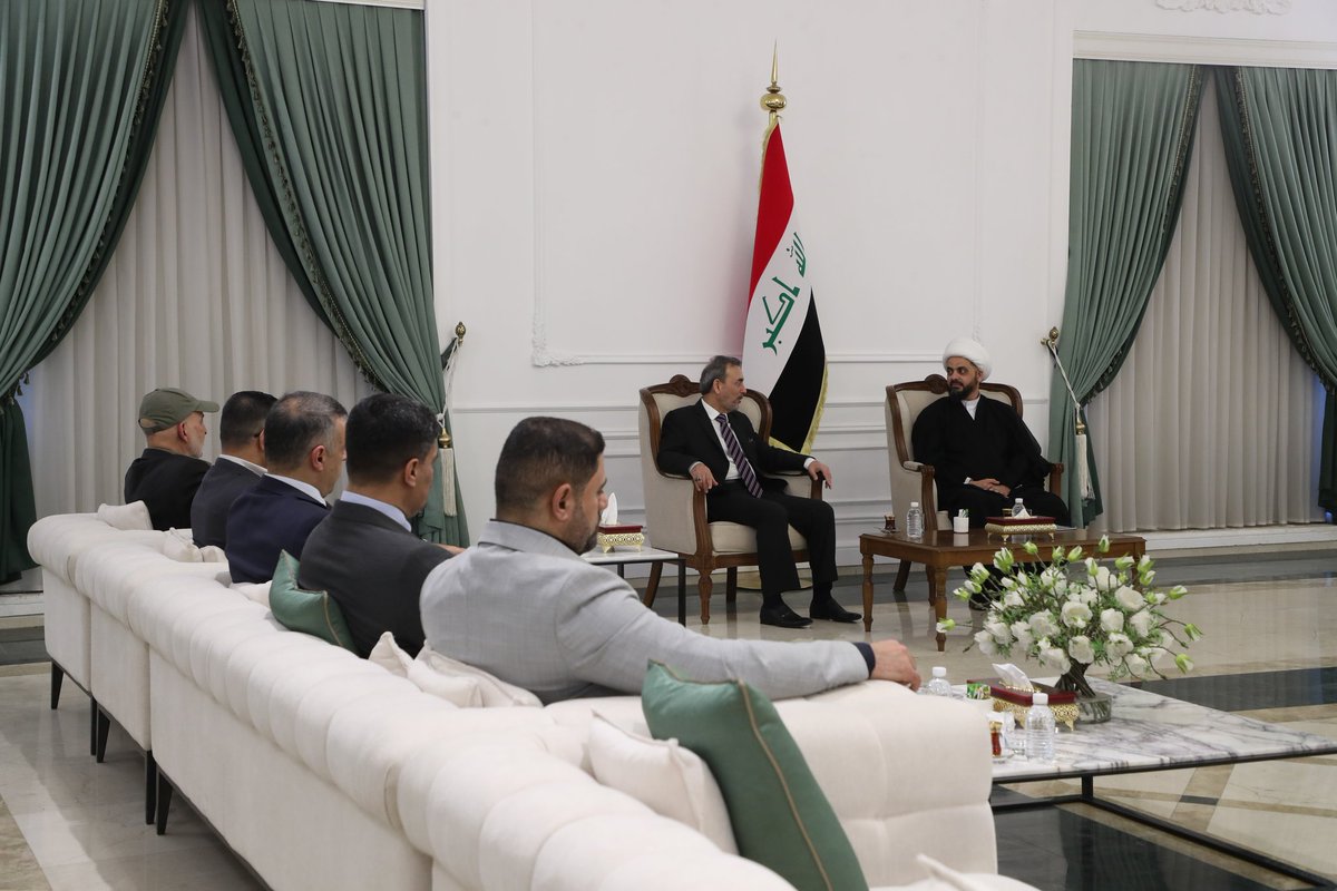 الشيخ الأمين يستقبلُ وفدَ منظمةِ بدر ويؤكّدُ ضرورةَ تسريع تشكيلِ الحكومة

استقبلَ الأمين العام لحركة عصائبِ أهلِ الحق، سماحةَ الشيخ قيس الخزعلي، في مكتبِهِ ببغداد اليوم، وفدَ منظمةِ بدر برئاسة الأستاذ محمد العسكري مسؤول المكتبِ السياسيِّ للمُنظمة، وعضويةِ عددٍ من القياداتِ