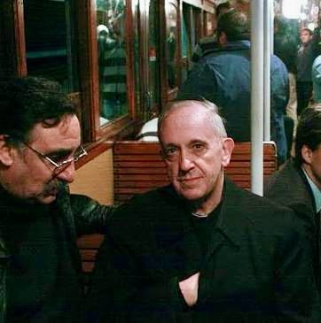 FioreViani's tweet photo. Las élites sionistas y satanistas que gobiernan el mundo le tenían terror a una sola persona: un jesuita argentino. https://t.co/hKSfUIAb0k