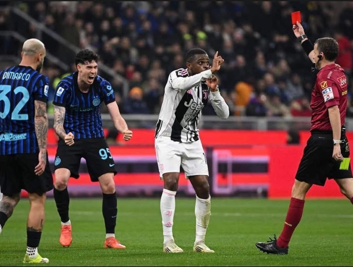 pintela67's tweet photo. Uno dei due è considerato sport minore….. @FedeBrignone @Gazzetta_it @fcin1908it 
Vergognati Bastoni, impara la sportività https://t.co/9Lxk0PfQcN