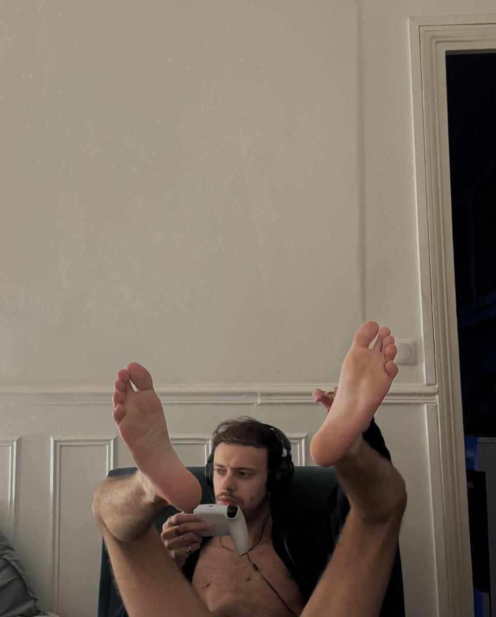 u wanna play ?
 #LGBTQIAWithOrNotValentine