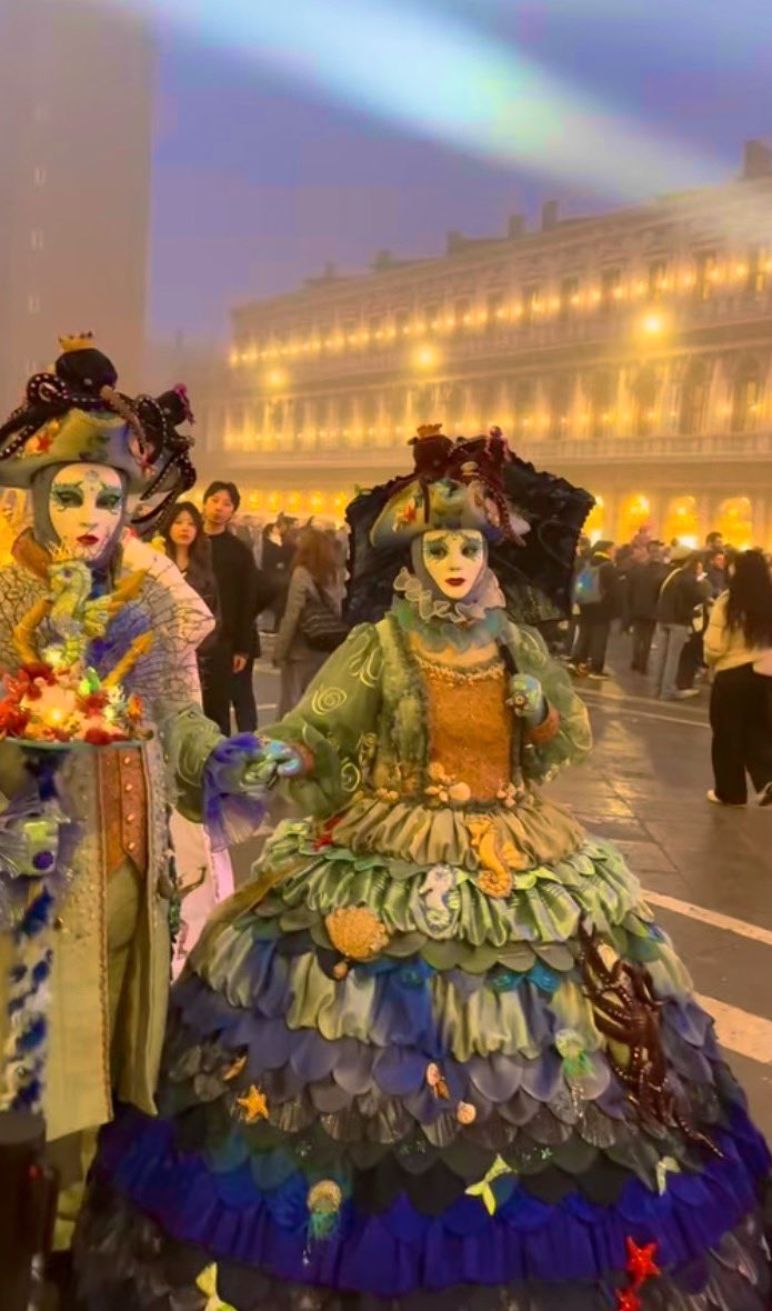 🎭✨🎭