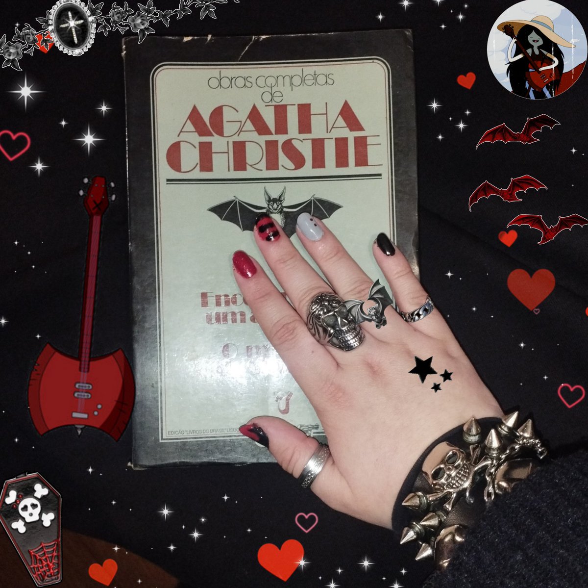 SayloinRiki's tweet photo. Marceline nails
;3 π§π»ββοΈπ¦πΈπͺπΉβ€οΈπ€β¨
.
#adventuretime #marceline #redandblacknails #multinailcolor #vampirenails #vampirebitemarks #tattoo #axeguitar #book #bats #blood #rings #gothbracelets #goth #mallgoth #grundge #emogoth #punk #cool #badass #tomboy #nailart #picsart https://t.co/ndnd490x93