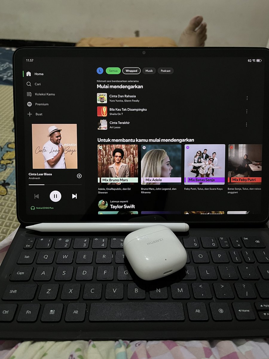 Chessyque's tweet photo. @tanyakanrl Huawei 11.5 gacorrr,batrenya badak bgt . Buat main heartopia aja awet bgt 100% aku bisa 4-5 jam nonstop aku lpa tp ampe berjam jam https://t.co/lUbJS3IVNj