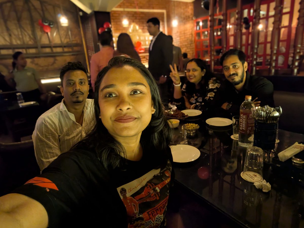 subhranilbasak0's tweet photo. With our favorite people, shared laughs, and love all around.🥂🥳 https://t.co/B6kbvhwl90