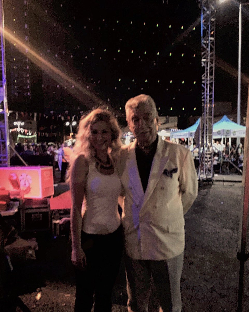 “Muhacirlik ateşten gömlek” diye söylerdi rahmetli dedem… Ateşten gömlek giyenlerin sesi olan Arif agacığım 😢Ruhun Arda boylarından, Tuna'nın sularından, Balkan'ın başı karlı dağlarından selam götürsün bizden evvel gidenlere...  #arifşentürk