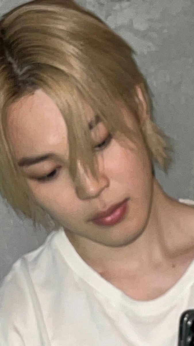 Jimin… You’re ethereal😭😭😭