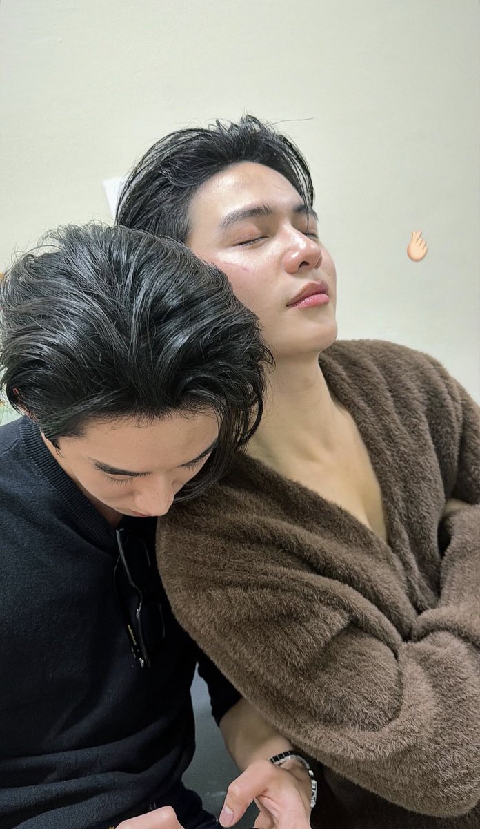 𝐛𝐢𝐛𝐢 🍓࣪𖤐.ᐟ tweet media