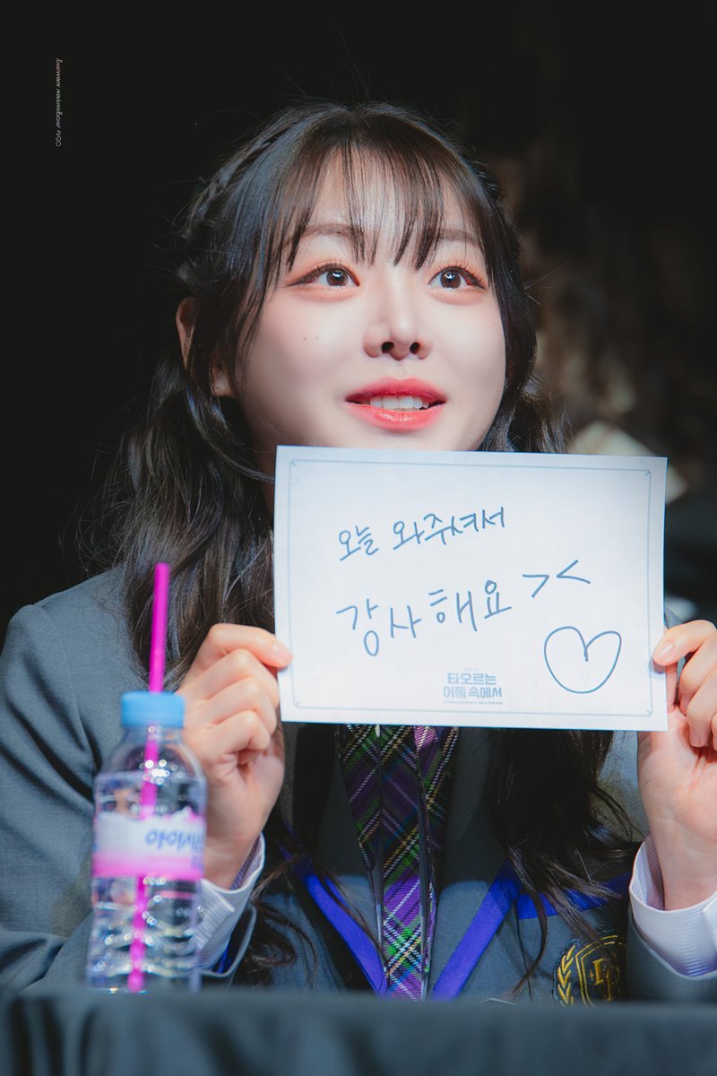 20260204 7시30분 < 타오르는어둠 속에서 > 사인회 
엘리사役  #조영화  

✨ lunar-rainbow-pic.tistory.com/895