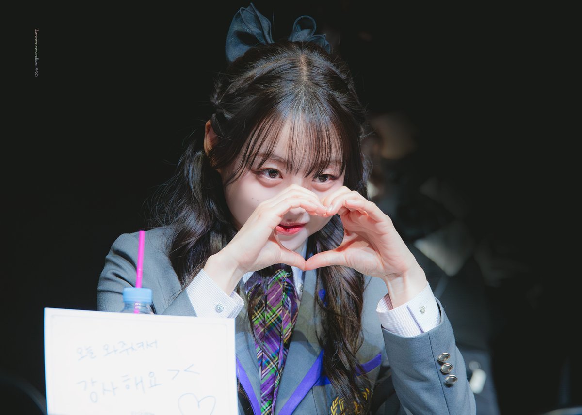 20260204 7시30분 < 타오르는어둠 속에서 > 사인회
엘리사役  #조영화

✨ lunar-rainbow-pic.tistory.com/895