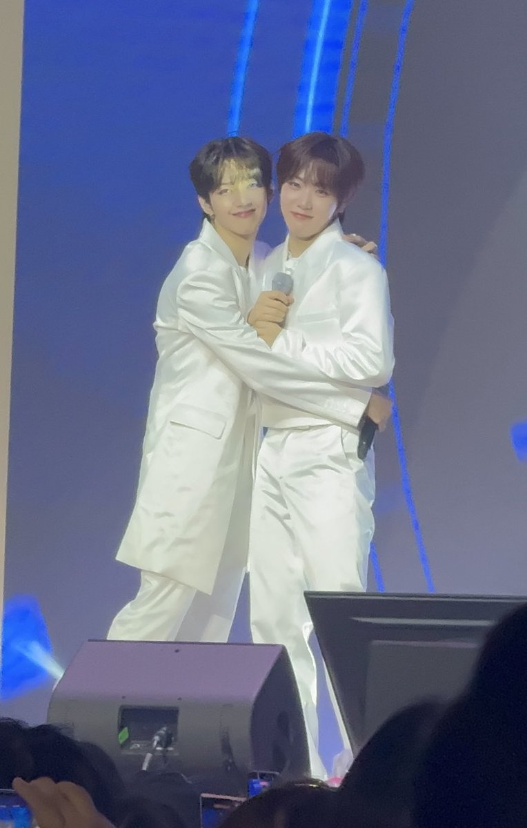 twinklingdiana's tweet image. i love you both 🫶 

#JL #Woongki #Lawki