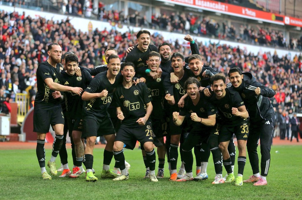 20 YIL SONRA YAKALANAN EN UZUN GALİBİYET SERİSİ 

Şampiyonluğun iki yolu var. Biri liderlik diğeri Play-Off. İkisini de sonuna kadar kovalayacak bir takım var!
Son 7 maç 7 galibiyet.
Kazana kazana devam!
#Eskişehirspor