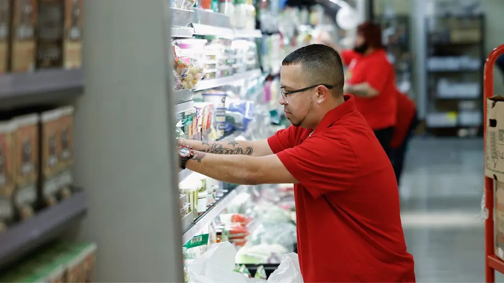 FoodInstitute's tweet image. #Target is hitting reset in 2026: new CEO playbook, leadership shuffle, 500 corporate roles cut, 30+ new large-format stores, and GenAI ad tests in ChatGPT.

What it could mean for #CPG &amp;amp; grocery brands on price, promo, and shelf space? foodinstitute.com/focus/on-the-b…

#retailindustry