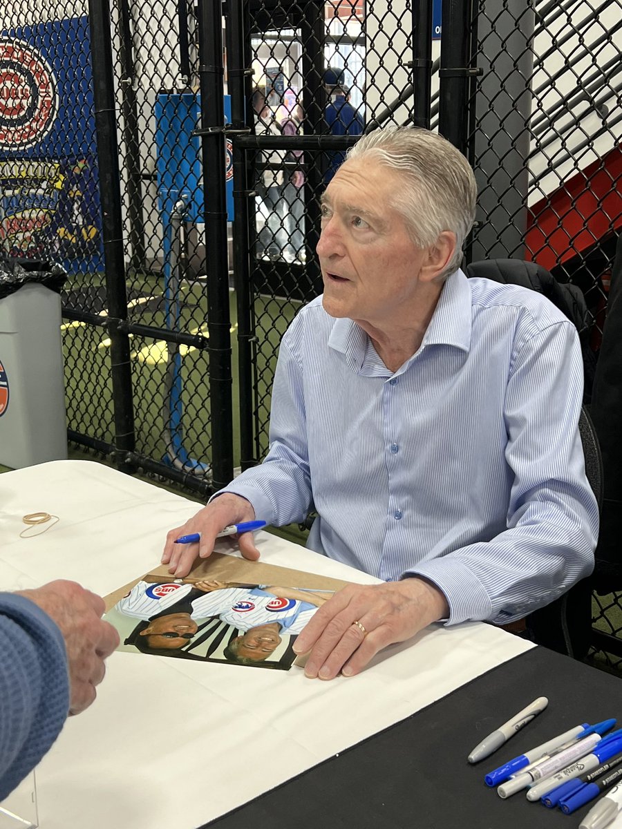 CrazyCubGuy's tweet photo. Hall of Famer Pat Hughes in South Bend. @AUTGRF1 https://t.co/iJM3CeHqIZ