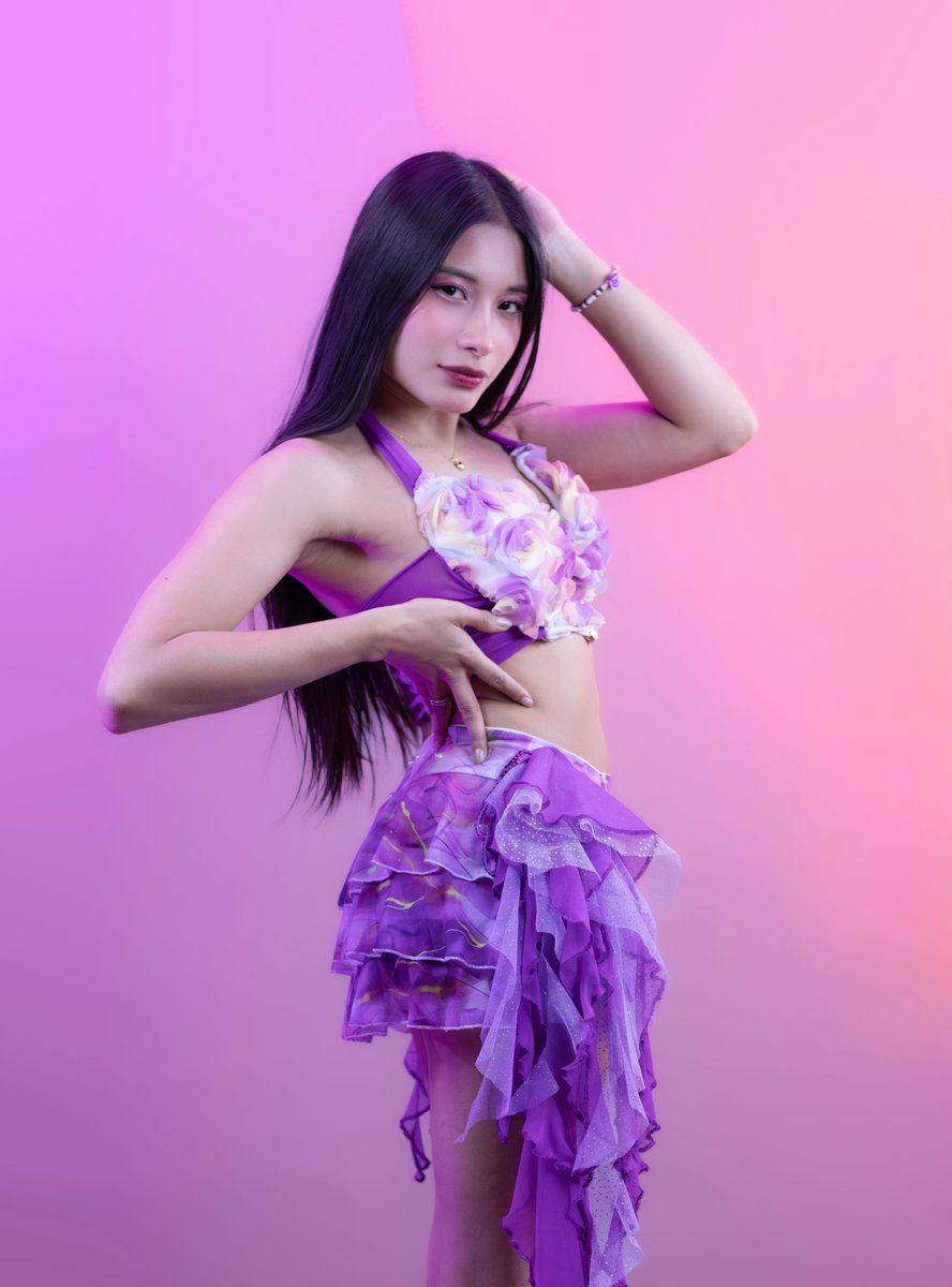 HAYLLGOFFICIAL's tweet photo. Te miro (dum dum dari) dance performance, disponible en youtube ✨💜

https://t.co/9K2T7gouuG

#HAYLLG #RINA #Peruvianpop #girlgroup #comeback https://t.co/b5YZa7LS1n