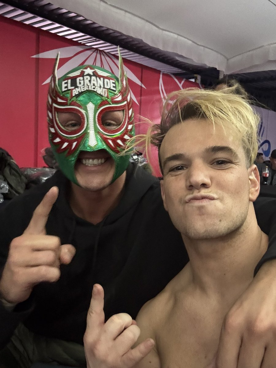 With the REAL! the ONLY! Grande Americano! 🤸‍♀️🙏 <a href="/luchalibreaaa/">Lucha Libre AAA Worldwide</a> <a href="/WWE/">WWE</a>