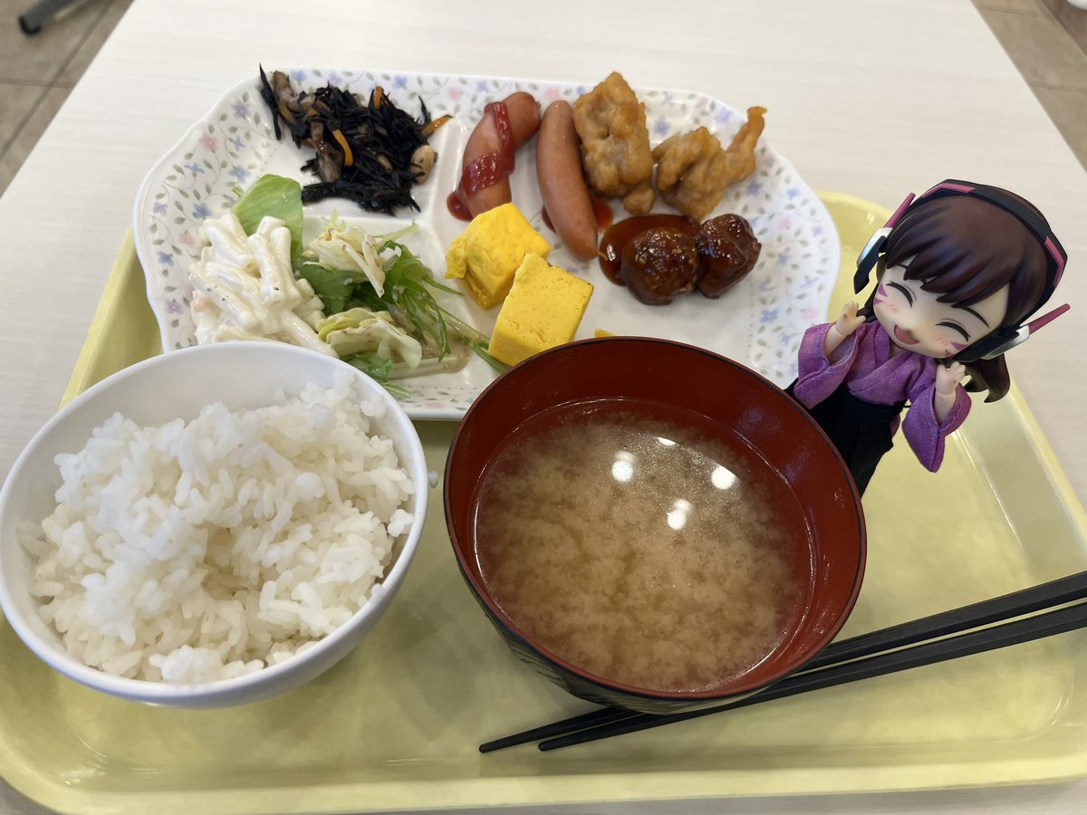 昨夜はイヴちゃん(ﾍｯﾄﾞ)と添い寝😆
朝飯食べて今日も1日遊んで帰ります😊✌️