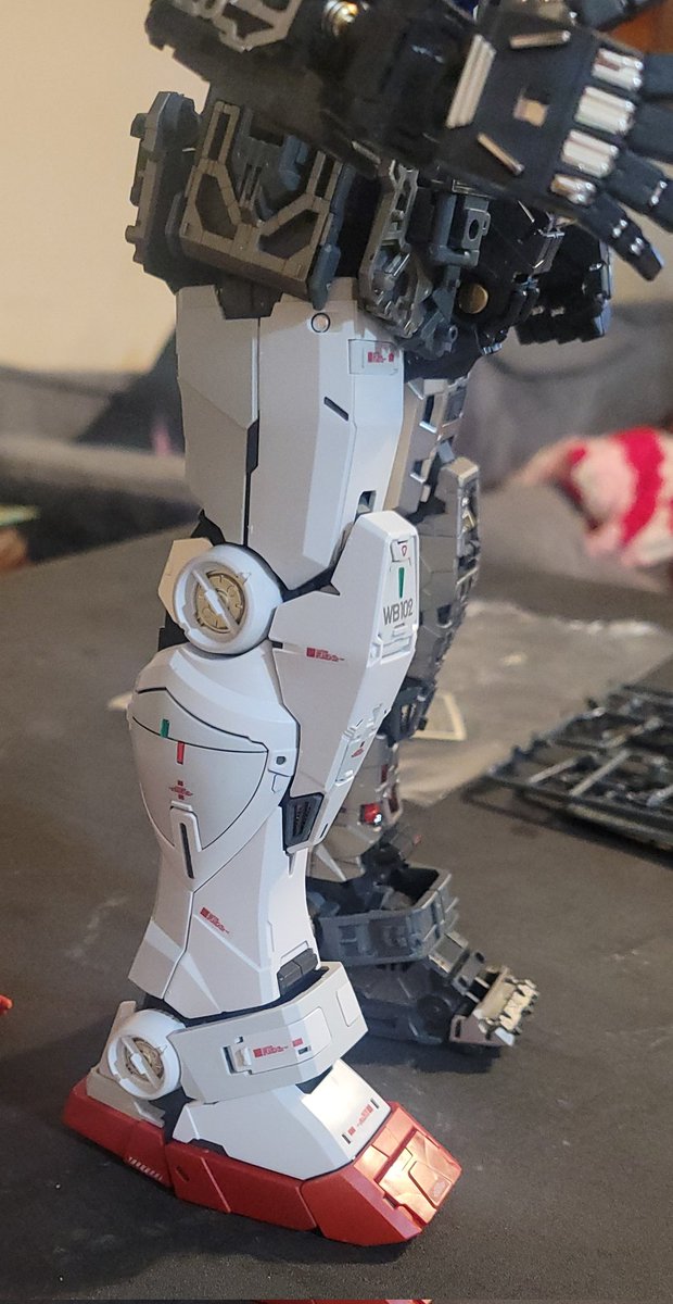 evil_toast916's tweet image. Right leg complete. 
#gundam #perfectgrade
