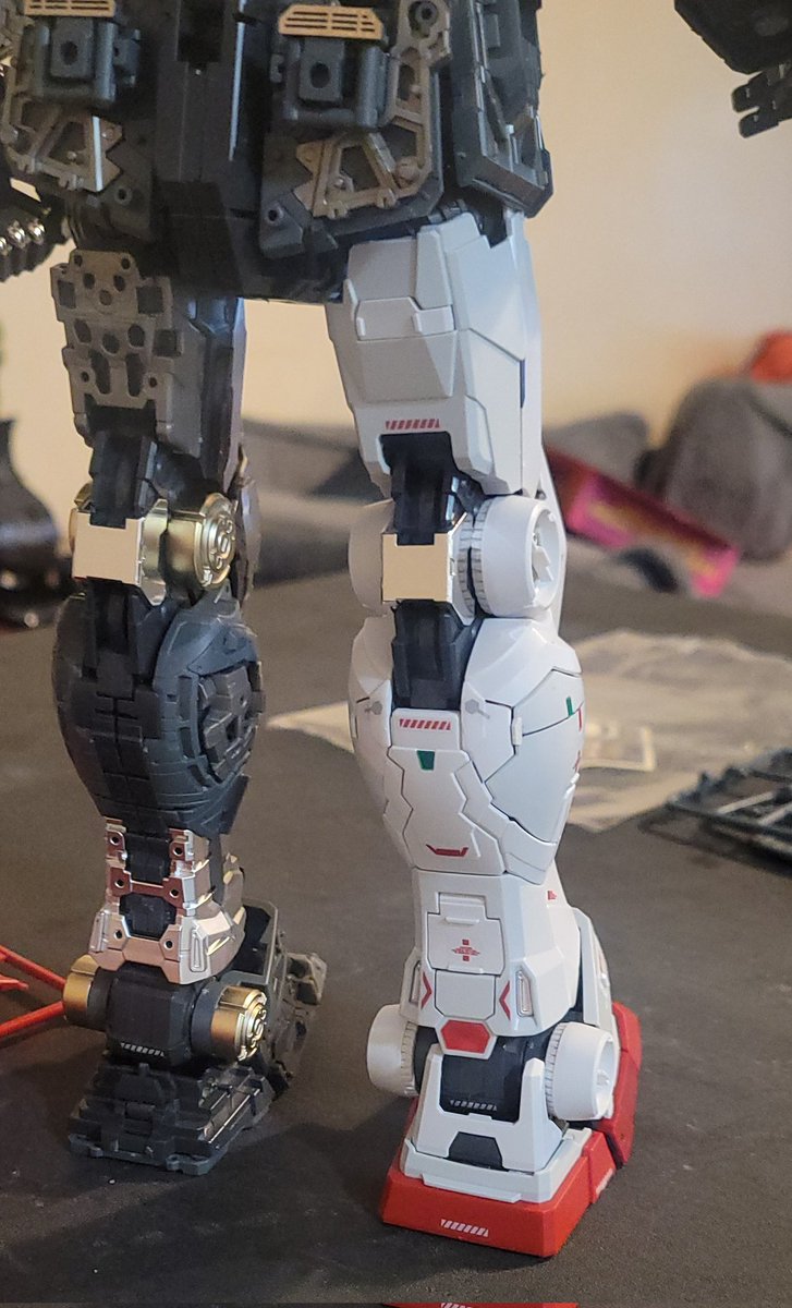 evil_toast916's tweet image. Right leg complete. 
#gundam #perfectgrade