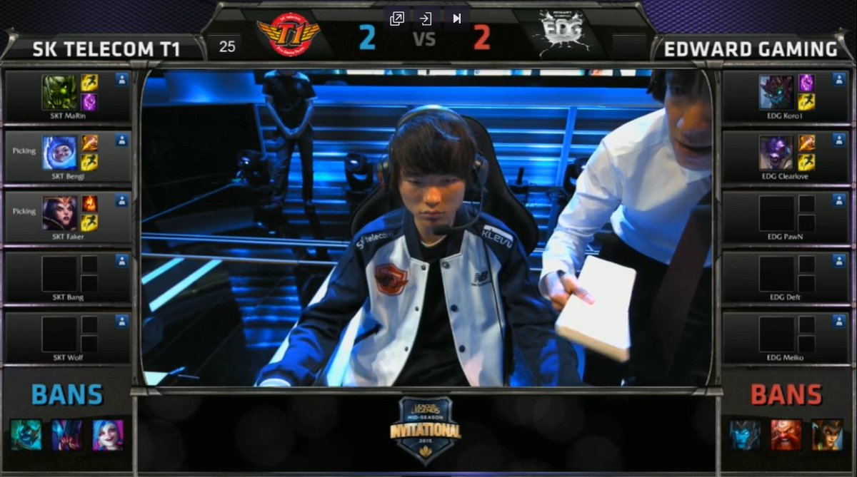 Chicas viajando al pasado:
*Hola jeje soy vos del futuro uwuwuw*

Hombres viajando al pasado:

*NOOO FAKER, NO PICKEES LEBLANC ES UNA TRAMPAAA*